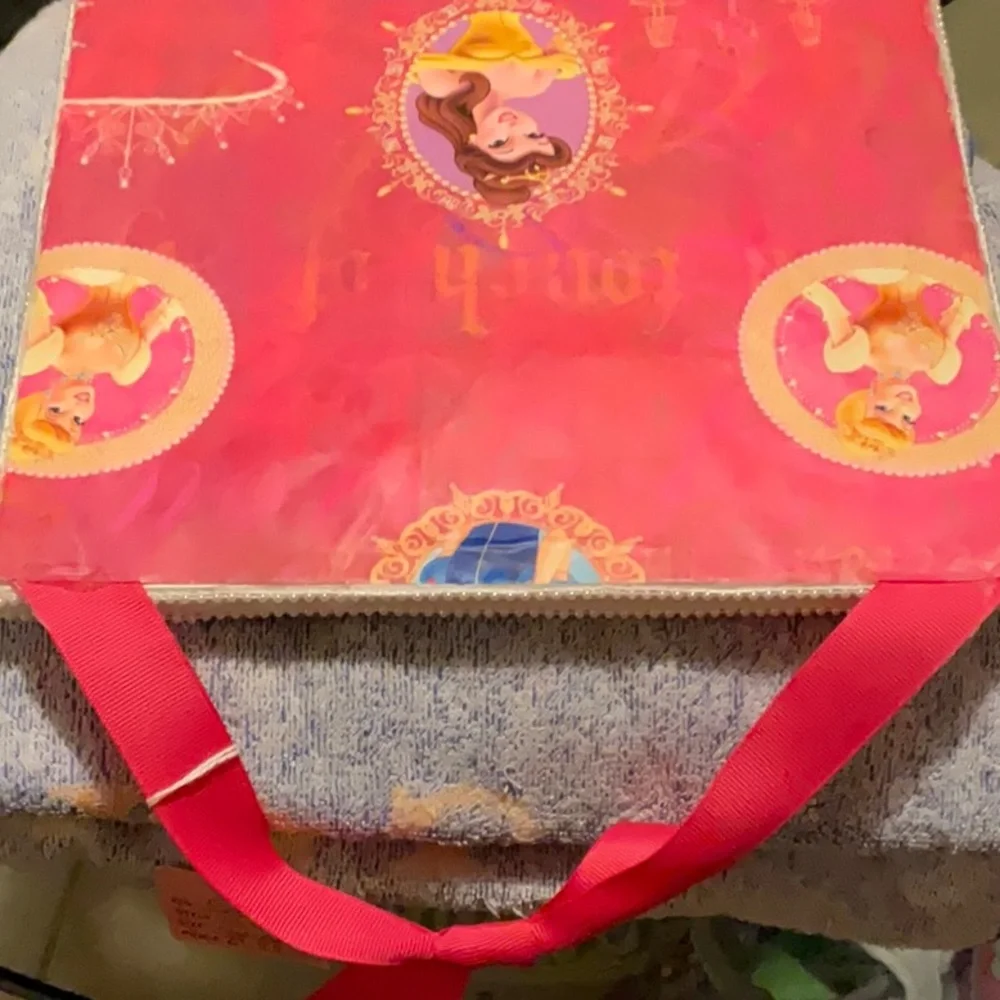 Arts and Crafts Show White Mirror with 4 of the Disney Princesses, NWT